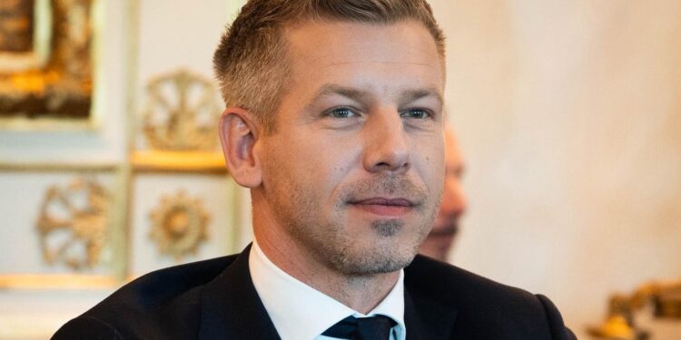 Маѓар ја блокира исплатата на отпремнини за поранешните унгарски министри: Парите пренасочени во хуманитарни цели