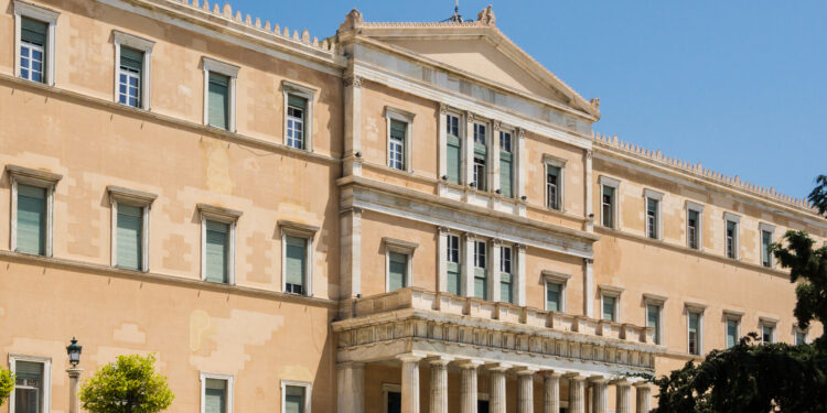 Грција најави предвремена отплата од 6,9 милијарди евра: Намалување на грчкиот долг под 130% од БДП до 2027