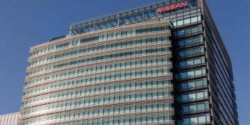 Реорганизација на Nissan: помалку магацини, канцеларии и административен кадар