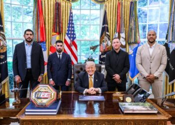 Трамп и UFC борците го претставија новиот шампионски појас за „UFC Freedom 250“