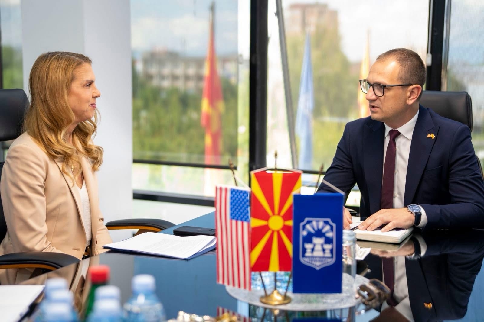 Проданоски на средба со американската амбасадорка Варнс во Прилеп