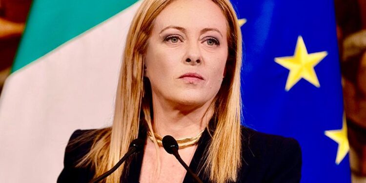 Мелони реагираше на виралните лажни фотографии од неа генерирани со ВИ