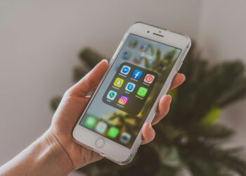 ЕУ подготвува нов закон: Ограничувања за TikTok, Instagram и други платформи поради ризици за младите