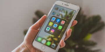 ЕУ подготвува нов закон: Ограничувања за TikTok, Instagram и други платформи поради ризици за младите