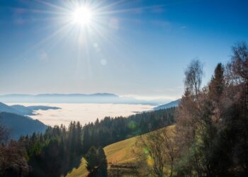 Сончеви интервали и променливо облачно време: Температури до 25 степени