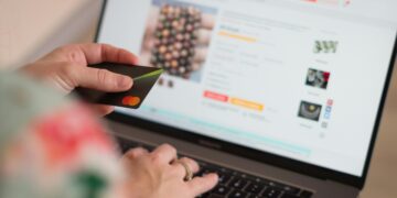 Нова давачка за е-трговија: Австрија воведува данок од 2 евра за онлајн пакети