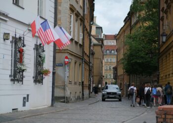 Полска се нуди да прими американските војници ако САД ја намалат воената присутност во Германија