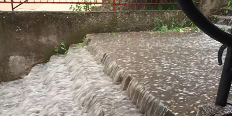 (ВИДЕО) Поројните врнежи предизвикаа невреме во Кочани