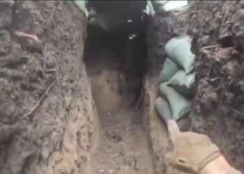 (ВИДЕО) Жестоки борби во рововите кај Харков: Објавена снимка од украински војници во првите борбени линии