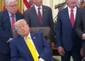 Видео: Трамп дремна на состанок во Белата куќа