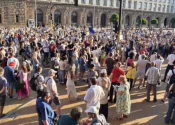 Прв протест против владата на Румен Радев: Илјадници на улиците во Софија, организаторите најавуваат нови демонстрации