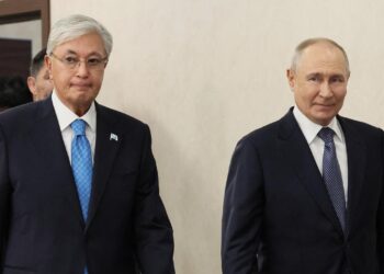 (ВИДЕО) ПРЕТСЕДАТЕЛОТ НА КАЗАХСТАН ТОКАЕВ СО ДИРЕКТНА ПОРАКА ДО ПУТИН: Време е да се запре војната во Украина и да се вратат преговорите