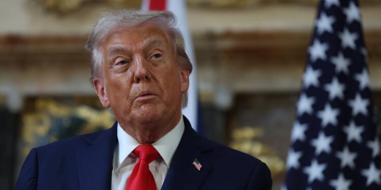 Трамп жестоко ја нападна Велика Британија: „Сиромашна земја-катастрофа“