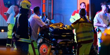 ВИДЕО – НАПАД НА ПАРАДАТА НА ГОРДОСТА ВО БЕРЛИН: Еден загинат, 17 повредени – полицијата трага по 21-годишен маж кој со автомобил влета во толпата