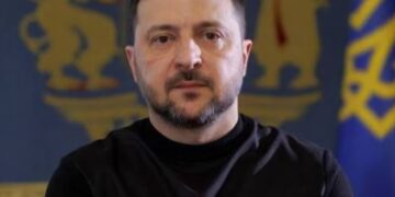 Зеленски: Украина уништи објекти што ја финансираат руската воена машинерија – горат складишта за гориво и танкери