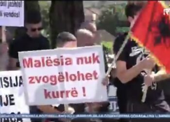 (ВИДЕО) Тензии во Црна Гора: Албанците протестираа поради одлуката за намалување на територијата на Општина Тузи