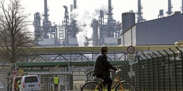 Европа очајно бара работници: Милиони слободни места, најмногу недостигаат техничари, возачи и оператори