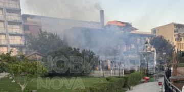 Огнен пекол во Созопол: Ресторант изгоре до темел, евакуирани 25 туристи од зафатениот хотел