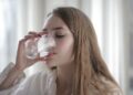Ако ги забележите овие 7 симптоми, можеби не пиете доволно вода
