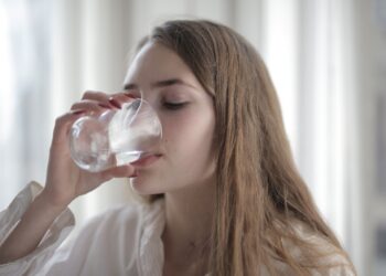 Ако ги забележите овие 7 симптоми, можеби не пиете доволно вода