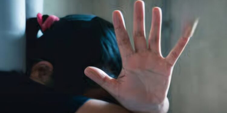 (ВИДЕО) Ја намамиле преку TikTok па ја злоставувале: Тинејџери во Русија осомничени за сексуален напад врз 13-годишно девојче