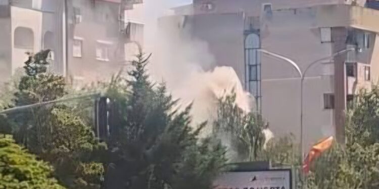 (ВИДЕО) Пожар во оџак на угостителски објект во Лептокарија – брзата интервенција спречи поголема штета
