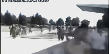 (ВИДЕО) Неверојатна сцена од 1995 година: Над 3.000 Бугари чекаа вонземјани на аеродром кај Штркљево