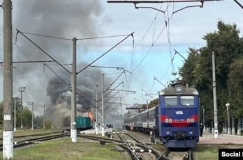 (ВИДЕО) Рускиот дрон погоди воз кај полската граница неколку минути откако поминала европска делегација