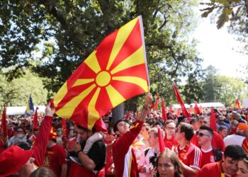 (ВИДЕО) Македонците во Австралија со песни, ора и знамиња ја прославија 35-годишнината од независноста