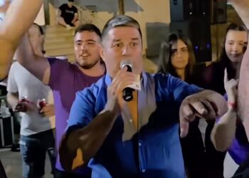 Младите од Овчарани, Леринско, запеаја македонски патриотски песни (ВИДЕО)