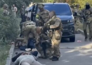 (БИДЕО) Нови детали за престрелката меѓу СБУ и ГУР: Познато поради кого украинските служби насочиле оружје едни кон други