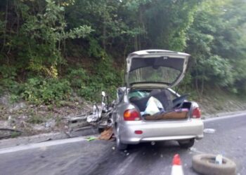 Петмина повредени во тешка сообраќајка на патот Охрид–Ресен, двајца се во тешка состојба