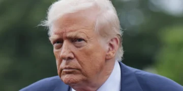 Трамп побара Зеленски да ги запре нападите врз руската нафтена инфраструктура: „Недостигот на дизел му штети на светот“