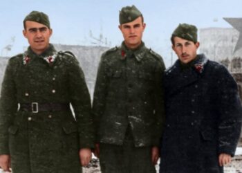 ФОТО | Борци од Леринско во ослободено Скопје: Фотографија потсетува на Првата егејска бригада