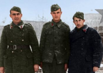 ФОТО | Борци од Леринско во ослободено Скопје: Фотографија потсетува на Првата егејска бригада