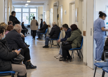 Гужви во скопските амбуланти: За една ноќ прегледани 152 пациенти, лекарите забележуваат и симптоми на грип