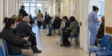 Гужви во скопските амбуланти: За една ноќ прегледани 152 пациенти, лекарите забележуваат и симптоми на грип