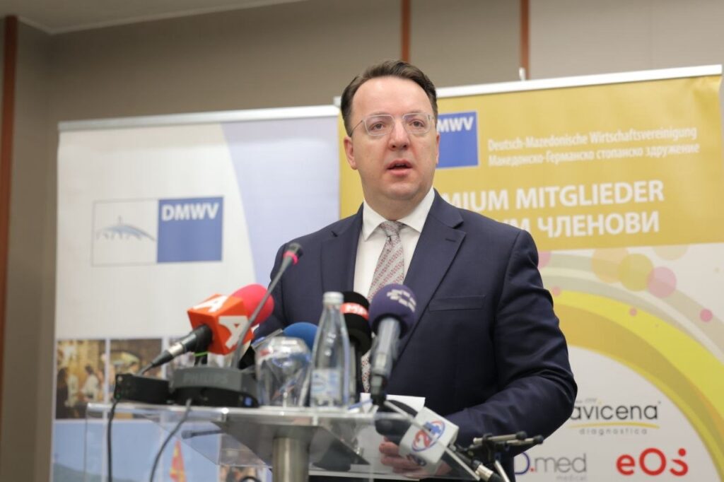 Николоски бара Швајцарија да биде модел за Шенген во издавањето работни визи за возачи