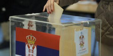 Српските државјани денеска гласаат во Скопје и Куманово: Србија избира нов парламент на историски избори
